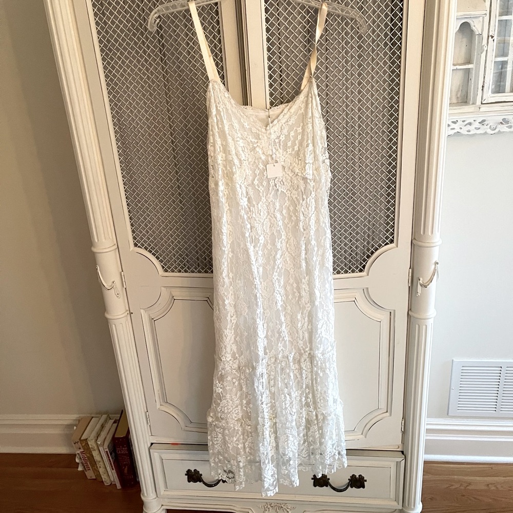 BEAUTIFUL WHITE LACE DRESS BRAND NEW